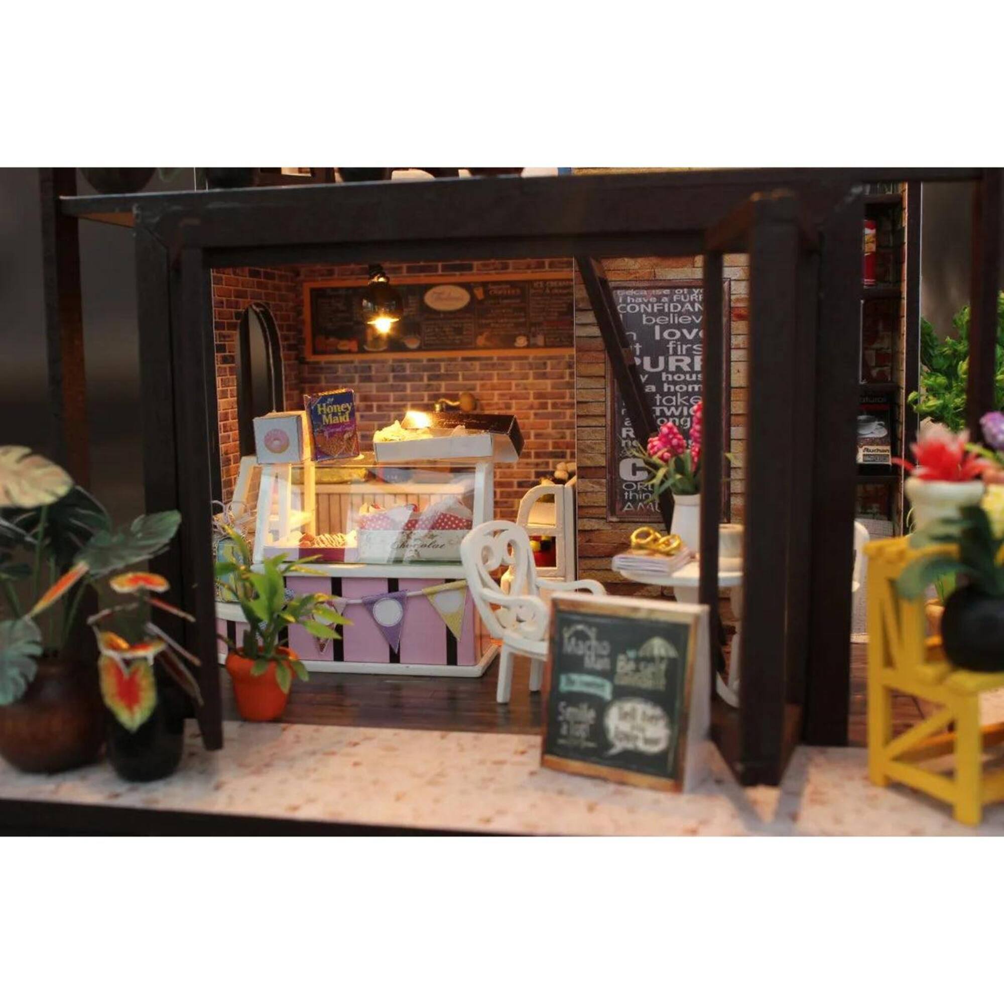 Wizardi Coffee House Miniature Dollhouse Roombox Kit